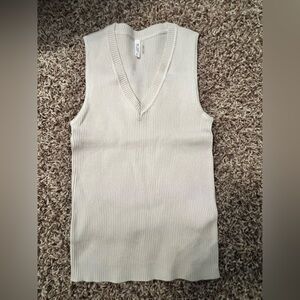 Juniors/ Women's Cream Sleeveless Top